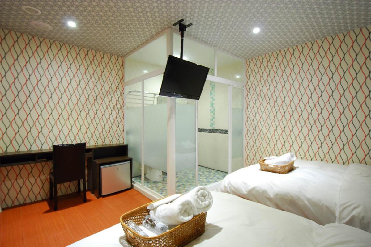 Happiness Inn Taipei Exterior foto